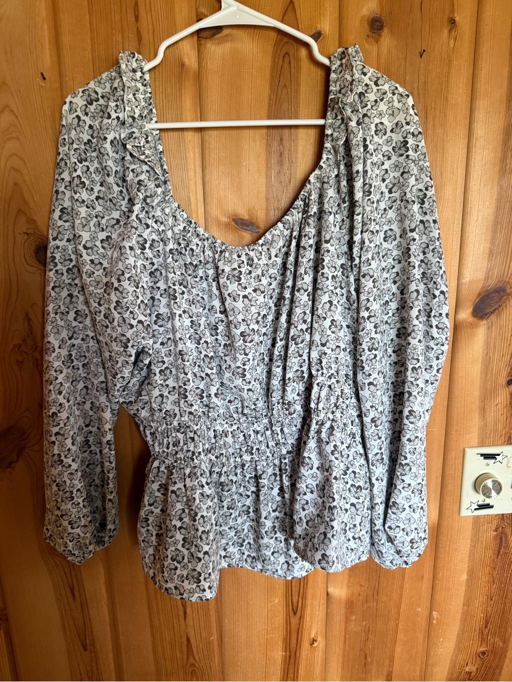 Nine West White and Gray Floral Peasant Blouse